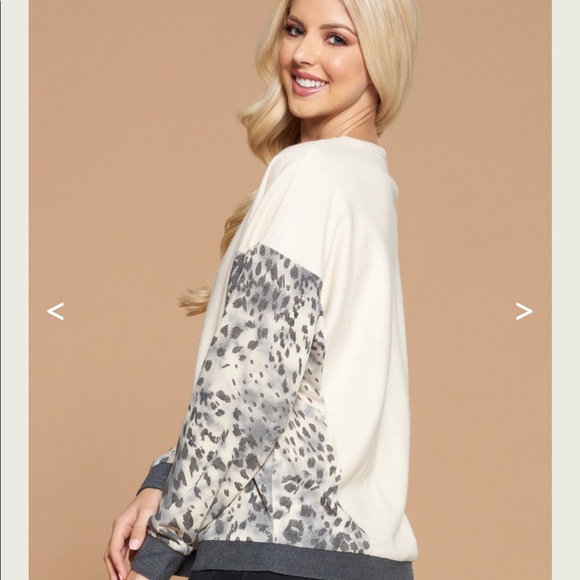 NWT!Textured Color Block Leopard Sweatshirt”Medium - Picture 5 of 5